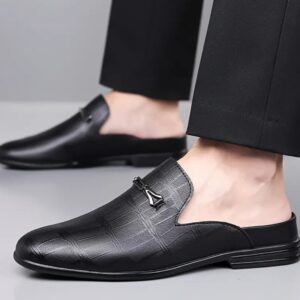 Men Crocodile Embossed Metal Decor Loafers"